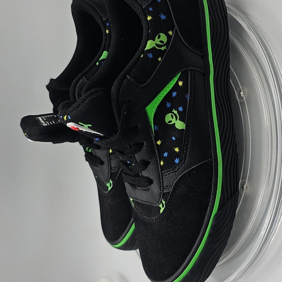 G Black Airwalk suede Alien Sneakers outerspace spaceship space Boys sz 5 - Picture 4 of 10
